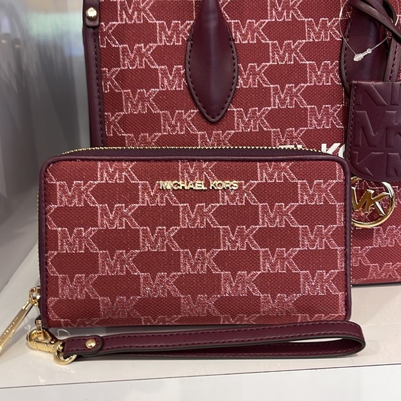 Michael Kors Jet Set Travel Large Phone Case Wristlet Wallet MK Mulberry Multi - Picture 1 of 16